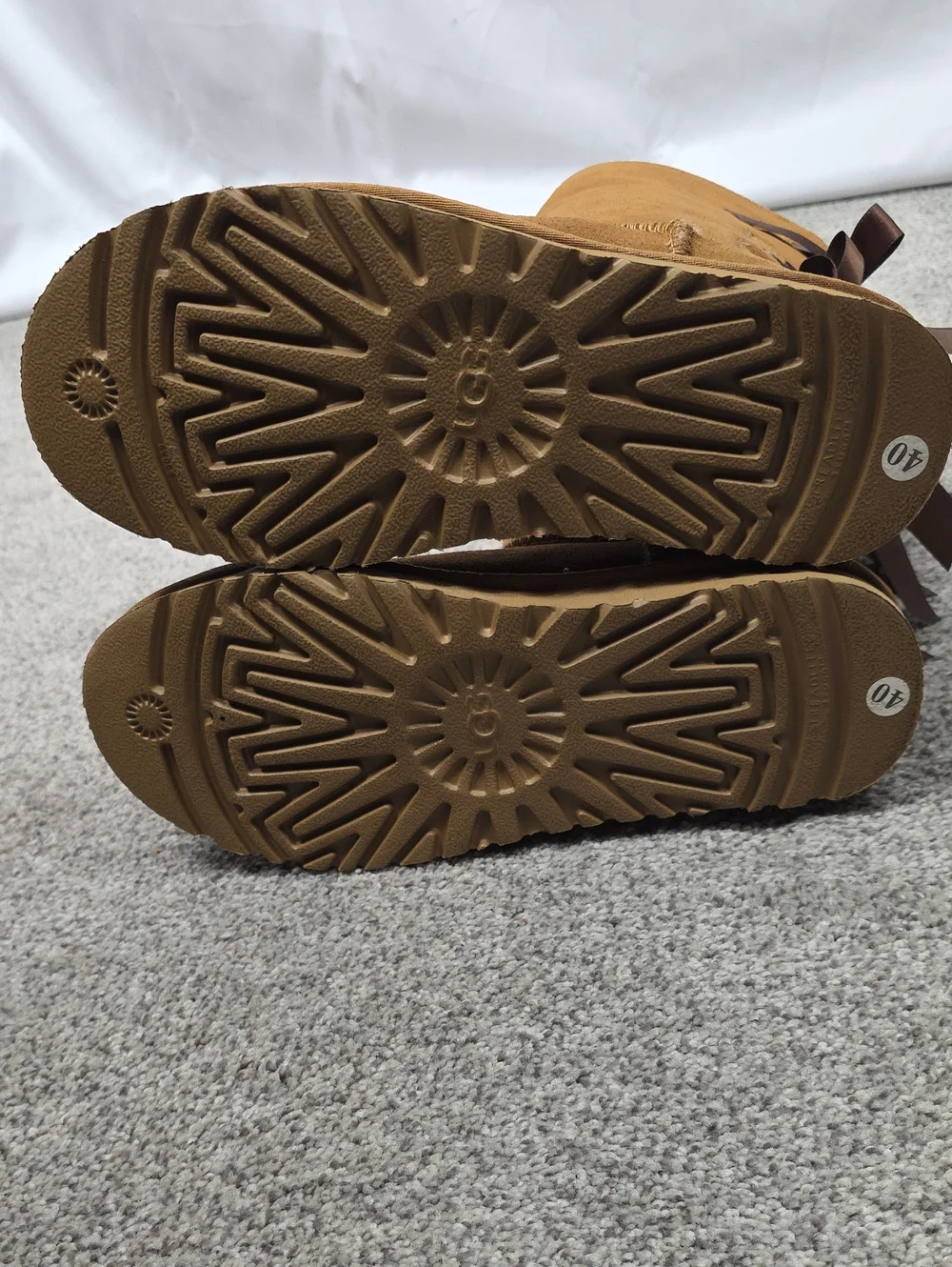 UGG Bailey Boots Chestnut Sheepskin Bow-Back Winter Boots Wimens Size 9 No Box